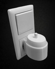 Steckdosen-Halterung für